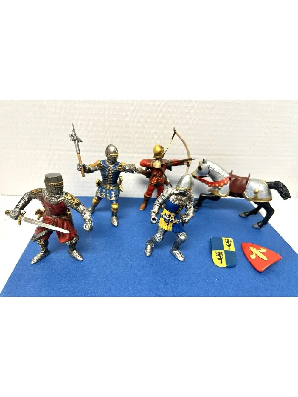 World of Knights SCHLEICH Knight Foot Soldier Sword Shield Hammer 2003 Horse LOT